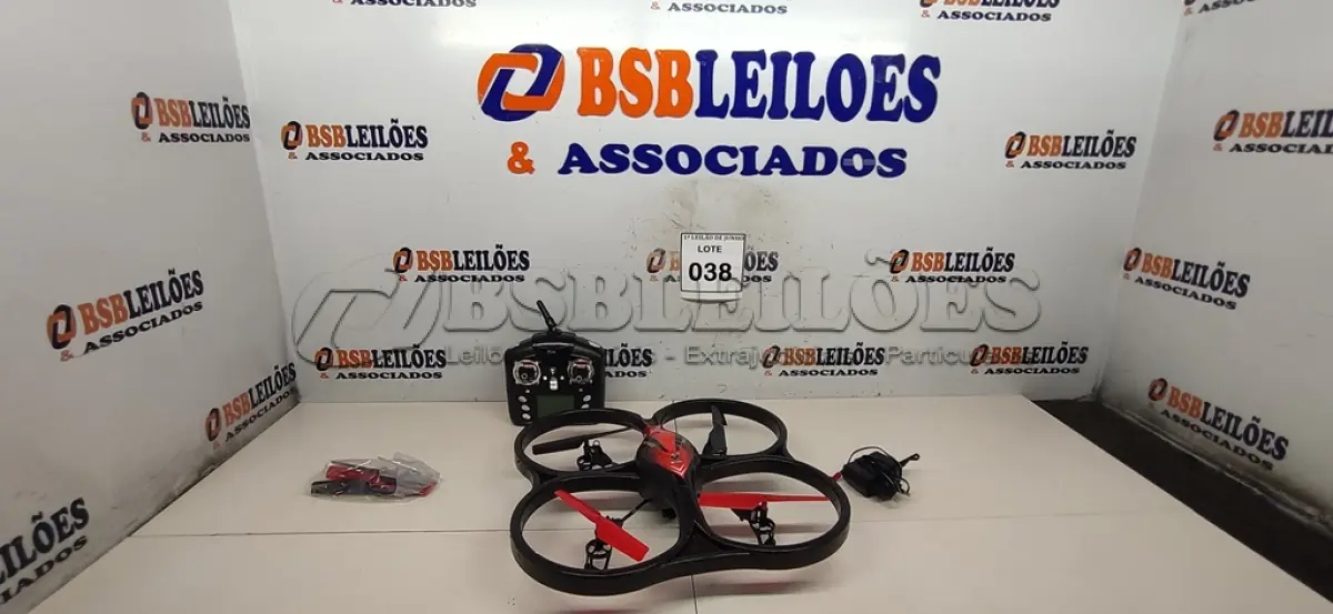 LOTE 038 - 01 DRONE 360 COM CONTROLE. (NO ESTADO) ATENÇÃO! FAZER A VISITAÇÃO ANTES DE ARREMATAR, NÃO SABEMOS SE FUNCIONA, LEILÃO NÃO TEM GARANTIA E NEM DEVOLUÇÃO, SUJEITO A POSSÍVEIS AVARIAS VISÍVEIS/OCULTAS E/OU AUSÊNCIA DE COMPONENTES.