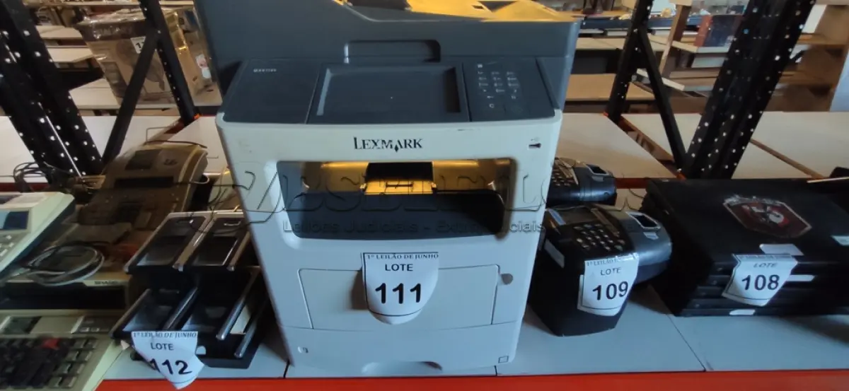 LOTE 111 - 01 IMPRESSORA MULTIFUNCIONAL MX611DE MARCA LEXMARK. (NO ESTADO) ATENÇÃO! FAZER A VISITAÇÃO ANTES DE ARREMATAR, NÃO SABEMOS SE FUNCIONA, LEILÃO NÃO TEM GARANTIA E NEM DEVOLUÇÃO, SUJEITO A POSSÍVEIS AVARIAS VISÍVEIS/OCULTAS E/OU AUSÊNCIA DE COMPONENTES.