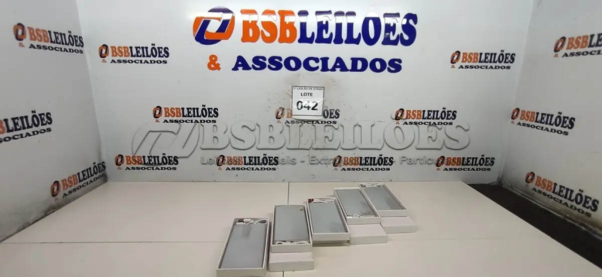 LOTE 042 - 05 BATERIAS METÁLICAS. (NO ESTADO) ATENÇÃO! FAZER A VISITAÇÃO ANTES DE ARREMATAR, NÃO SABEMOS SE FUNCIONA, LEILÃO NÃO TEM GARANTIA E NEM DEVOLUÇÃO, SUJEITO A POSSÍVEIS AVARIAS VISÍVEIS/OCULTAS E/OU AUSÊNCIA DE COMPONENTES.
