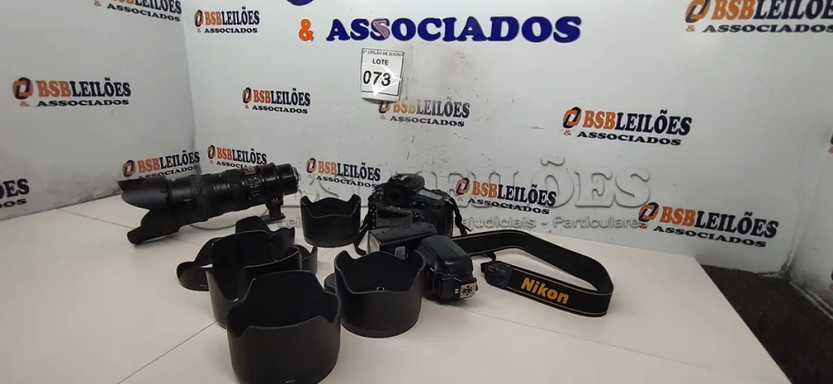 LOTE 073 - 01 LOTE COM DIVERSOS PARASOL PARA LENTE, 01 FLASH SB-910, 01 LENTE AF-S VR-NIKKOR E 01 CÂMERA FOTOGRÁFICA D610 MARCA NIKON.  (NO ESTADO) ATENÇÃO! FAZER A VISITAÇÃO ANTES DE ARREMATAR, NÃO SABEMOS SE FUNCIONA, LEILÃO NÃO TEM GARANTIA E NEM DEVOLUÇÃO, SUJEITO A POSSÍVEIS AVARIAS VISÍVEIS/OCULTAS E/OU AUSÊNCIA DE COMPONENTES.