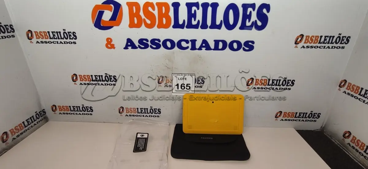 LOTE 165 - 01 TABLET SEM FONTE COM CASE MARCA POSITIVO. (NO ESTADO) ATENÇÃO! FAZER A VISITAÇÃO ANTES DE ARREMATAR, NÃO SABEMOS SE FUNCIONA, LEILÃO NÃO TEM GARANTIA E NEM DEVOLUÇÃO, SUJEITO A POSSÍVEIS AVARIAS VISÍVEIS/OCULTAS E/OU AUSÊNCIA DE COMPONENTES.