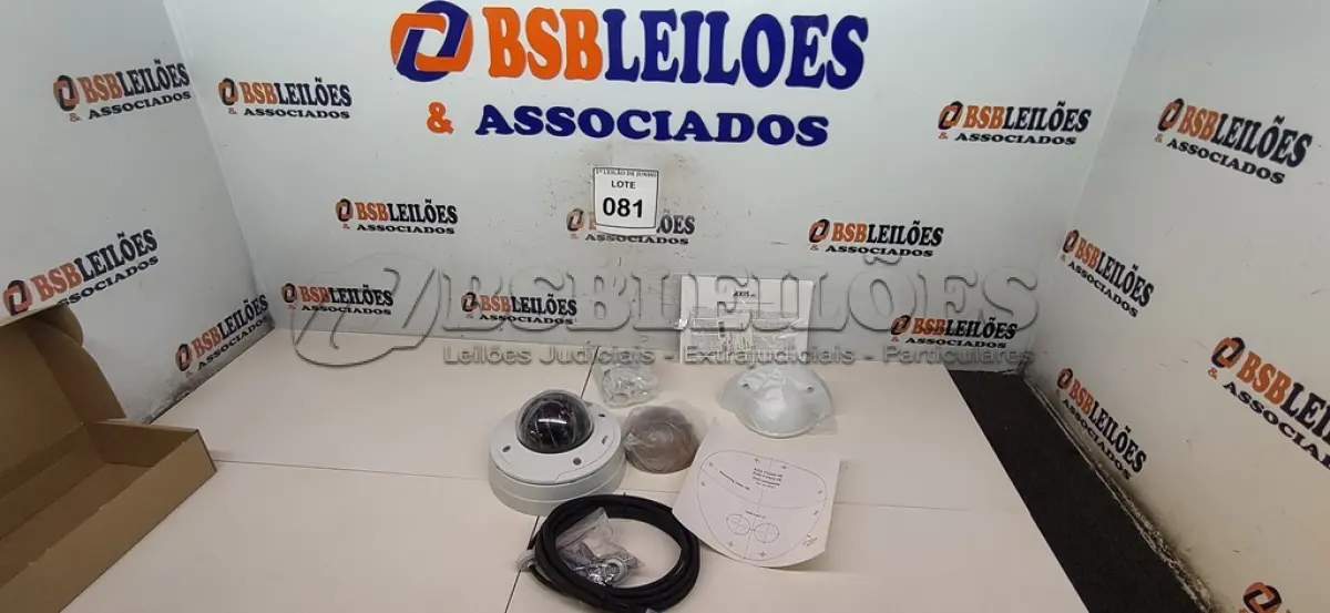 LOTE 081 - 01 CÂMERA DE SEGURANÇA DOME AXIS P3343-VE 12MM. (NO ESTADO) ATENÇÃO! FAZER A VISITAÇÃO ANTES DE ARREMATAR, NÃO SABEMOS SE FUNCIONA, LEILÃO NÃO TEM GARANTIA E NEM DEVOLUÇÃO, SUJEITO A POSSÍVEIS AVARIAS VISÍVEIS/OCULTAS E/OU AUSÊNCIA DE COMPONENTES.