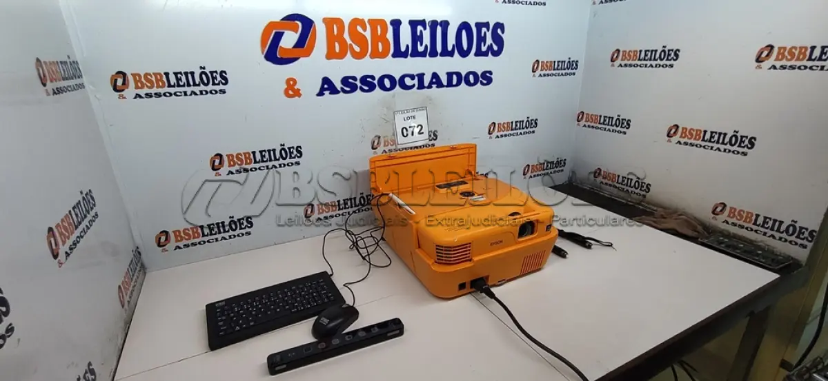 LOTE 072 - 01 COMPUTADOR INTERATIVO MODELO PC-3500I BIVOLT MARCA URMET DARUMA. (NO ESTADO) ATENÇÃO! FAZER A VISITAÇÃO ANTES DE ARREMATAR, NÃO SABEMOS SE FUNCIONA, LEILÃO NÃO TEM GARANTIA E NEM DEVOLUÇÃO, SUJEITO A POSSÍVEIS AVARIAS VISÍVEIS/OCULTAS E/OU AUSÊNCIA DE COMPONENTES.