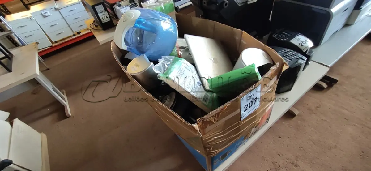 LOTE 207 - 01 LOTE COM PERIFÉRICOS DIVERSOS. (NO ESTADO) ATENÇÃO! FAZER A VISITAÇÃO ANTES DE ARREMATAR, NÃO SABEMOS SE FUNCIONA, LEILÃO NÃO TEM GARANTIA E NEM DEVOLUÇÃO, SUJEITO A POSSÍVEIS AVARIAS VISÍVEIS/OCULTAS E/OU AUSÊNCIA DE COMPONENTES.