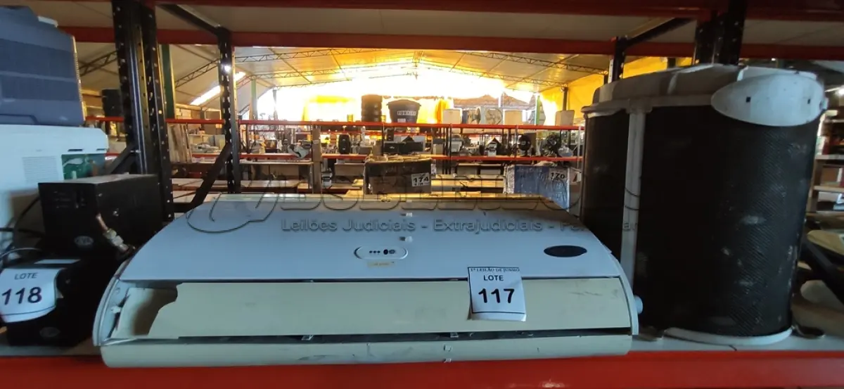 LOTE 117 - 01 CONDENSADORA E 01 EVAPORADORA DE AR MARCA CARRIER. (NO ESTADO) ATENÇÃO! FAZER A VISITAÇÃO ANTES DE ARREMATAR, NÃO SABEMOS SE FUNCIONA, LEILÃO NÃO TEM GARANTIA E NEM DEVOLUÇÃO, SUJEITO A POSSÍVEIS AVARIAS VISÍVEIS/OCULTAS E/OU AUSÊNCIA DE COMPONENTES.