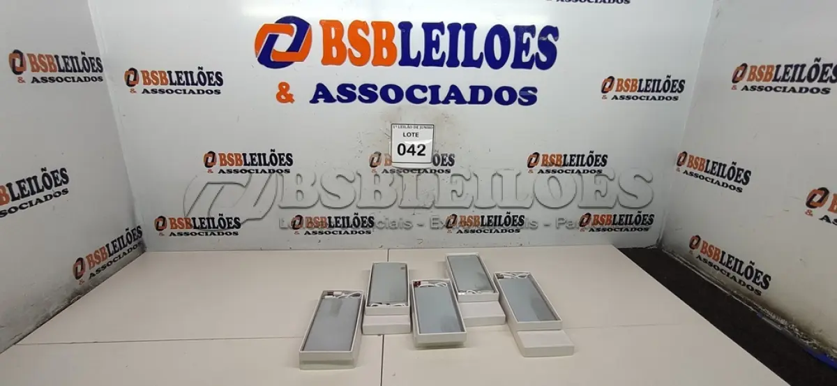 LOTE 042 - 05 BATERIAS METÁLICAS. (NO ESTADO) ATENÇÃO! FAZER A VISITAÇÃO ANTES DE ARREMATAR, NÃO SABEMOS SE FUNCIONA, LEILÃO NÃO TEM GARANTIA E NEM DEVOLUÇÃO, SUJEITO A POSSÍVEIS AVARIAS VISÍVEIS/OCULTAS E/OU AUSÊNCIA DE COMPONENTES.