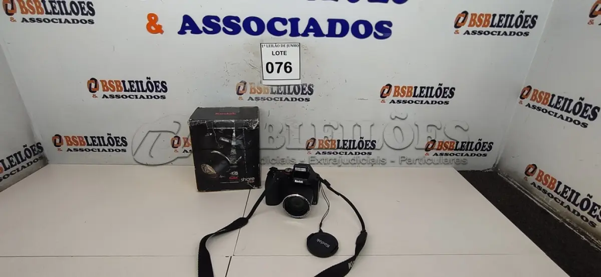 LOTE 076 - 01 MÁQUINA FOTOGRÁFICA MAX Z990 FULL HD MARCA KODAK. (NO ESTADO) ATENÇÃO! FAZER A VISITAÇÃO ANTES DE ARREMATAR, NÃO SABEMOS SE FUNCIONA, LEILÃO NÃO TEM GARANTIA E NEM DEVOLUÇÃO, SUJEITO A POSSÍVEIS AVARIAS VISÍVEIS/OCULTAS E/OU AUSÊNCIA DE COMPONENTES.