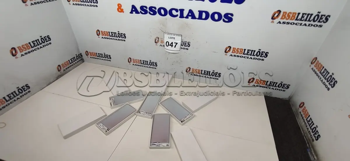 LOTE 047 - 05 BATERIAS METÁLICAS. (NO ESTADO) ATENÇÃO! FAZER A VISITAÇÃO ANTES DE ARREMATAR, NÃO SABEMOS SE FUNCIONA, LEILÃO NÃO TEM GARANTIA E NEM DEVOLUÇÃO, SUJEITO A POSSÍVEIS AVARIAS VISÍVEIS/OCULTAS E/OU AUSÊNCIA DE COMPONENTES.