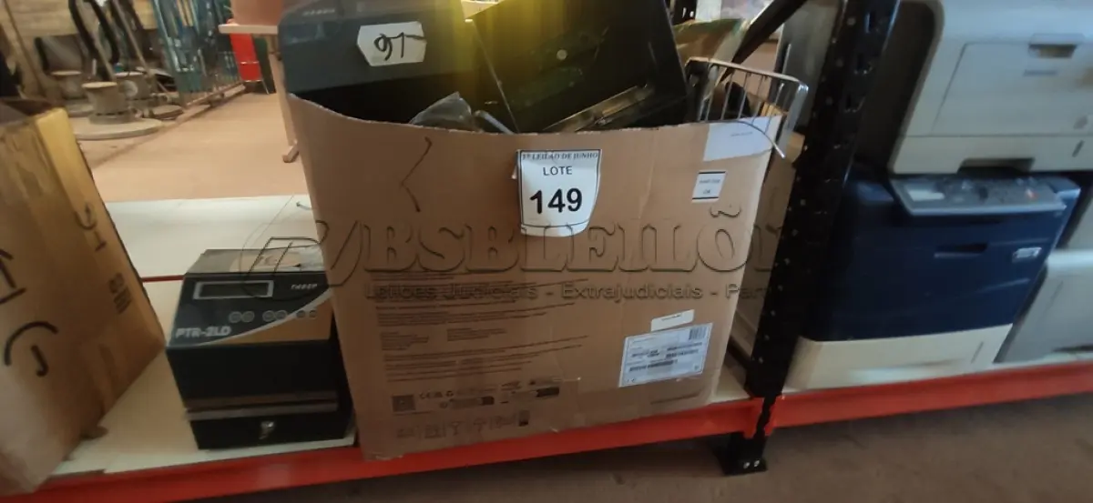 LOTE 149 - 01 LOTE COM ELETRÔNICOS E PERIFÉRICOS DIVERSOS. (NO ESTADO) ATENÇÃO! FAZER A VISITAÇÃO ANTES DE ARREMATAR, NÃO SABEMOS SE FUNCIONA, LEILÃO NÃO TEM GARANTIA E NEM DEVOLUÇÃO, SUJEITO A POSSÍVEIS AVARIAS VISÍVEIS/OCULTAS E/OU AUSÊNCIA DE COMPONENTES.