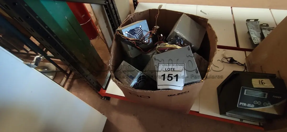 LOTE 151 - 01 LOTE COM DIVERSAS FONTES DE ALIMENTAÇÃO PARA COMPUTADOR. (NO ESTADO) ATENÇÃO! FAZER A VISITAÇÃO ANTES DE ARREMATAR, NÃO SABEMOS SE FUNCIONA, LEILÃO NÃO TEM GARANTIA E NEM DEVOLUÇÃO, SUJEITO A POSSÍVEIS AVARIAS VISÍVEIS/OCULTAS E/OU AUSÊNCIA DE COMPONENTES.