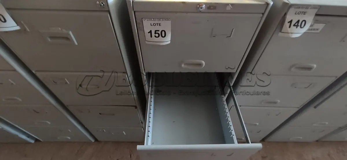 LOTE 150 - 01 ARQUIVO DE AÇO 04 GAVETAS. (NO ESTADO) ATENÇÃO! FAZER A VISITAÇÃO ANTES DE ARREMATAR, NÃO SABEMOS SE FUNCIONA, LEILÃO NÃO TEM GARANTIA E NEM DEVOLUÇÃO, SUJEITO A POSSÍVEIS AVARIAS VISÍVEIS/OCULTAS E/OU AUSÊNCIA DE COMPONENTES.