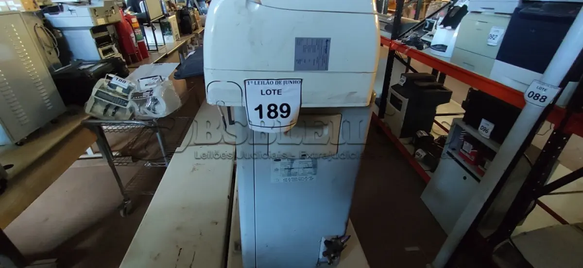 LOTE 189 - 01 AR CONDICIONADO MODELO SPRINGER MARCA CARRIER. (NO ESTADO) ATENÇÃO! FAZER A VISITAÇÃO ANTES DE ARREMATAR, NÃO SABEMOS SE FUNCIONA, LEILÃO NÃO TEM GARANTIA E NEM DEVOLUÇÃO, SUJEITO A POSSÍVEIS AVARIAS VISÍVEIS/OCULTAS E/OU AUSÊNCIA DE COMPONENTES.