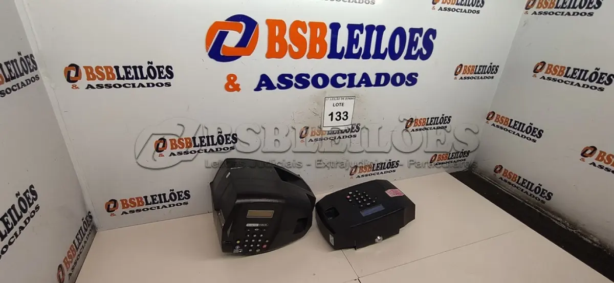LOTE 133 - 04 RELÓGIOS DE PONTO. (NO ESTADO) ATENÇÃO! FAZER A VISITAÇÃO ANTES DE ARREMATAR, NÃO SABEMOS SE FUNCIONA, LEILÃO NÃO TEM GARANTIA E NEM DEVOLUÇÃO, SUJEITO A POSSÍVEIS AVARIAS VISÍVEIS/OCULTAS E/OU AUSÊNCIA DE COMPONENTES.