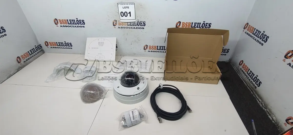 LOTE 001 - 01 CÂMERA DE SEGURANÇA DOME AXIS P3343-VE 12MM. (NO ESTADO) ATENÇÃO! FAZER A VISITAÇÃO ANTES DE ARREMATAR, NÃO SABEMOS SE FUNCIONA, LEILÃO NÃO TEM GARANTIA E NEM DEVOLUÇÃO, SUJEITO A POSSÍVEIS AVARIAS VISÍVEIS/OCULTAS E/OU AUSÊNCIA DE COMPONENTES.