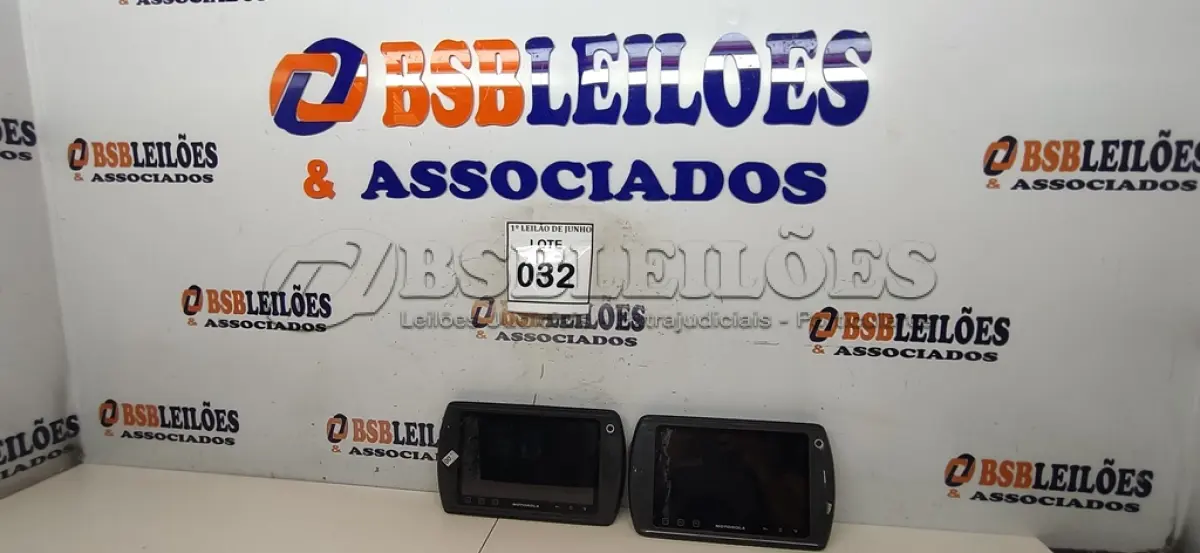 LOTE 032 - 02 TABLETS MOTOROLA SEM CARREGADOR. (NO ESTADO) ATENÇÃO! FAZER A VISITAÇÃO ANTES DE ARREMATAR, NÃO SABEMOS SE FUNCIONA, LEILÃO NÃO TEM GARANTIA E NEM DEVOLUÇÃO, SUJEITO A POSSÍVEIS AVARIAS VISÍVEIS/OCULTAS E/OU AUSÊNCIA DE COMPONENTES.