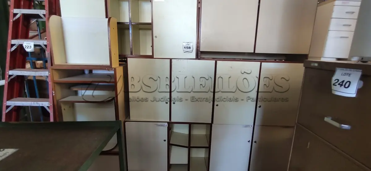 LOTE 158 - 05 ARMÁRIOS DE ESCRITÓRIO E 02 PRATELEIRAS. (NO ESTADO) ATENÇÃO! FAZER A VISITAÇÃO ANTES DE ARREMATAR, NÃO SABEMOS SE FUNCIONA, LEILÃO NÃO TEM GARANTIA E NEM DEVOLUÇÃO, SUJEITO A POSSÍVEIS AVARIAS VISÍVEIS/OCULTAS E/OU AUSÊNCIA DE COMPONENTES.