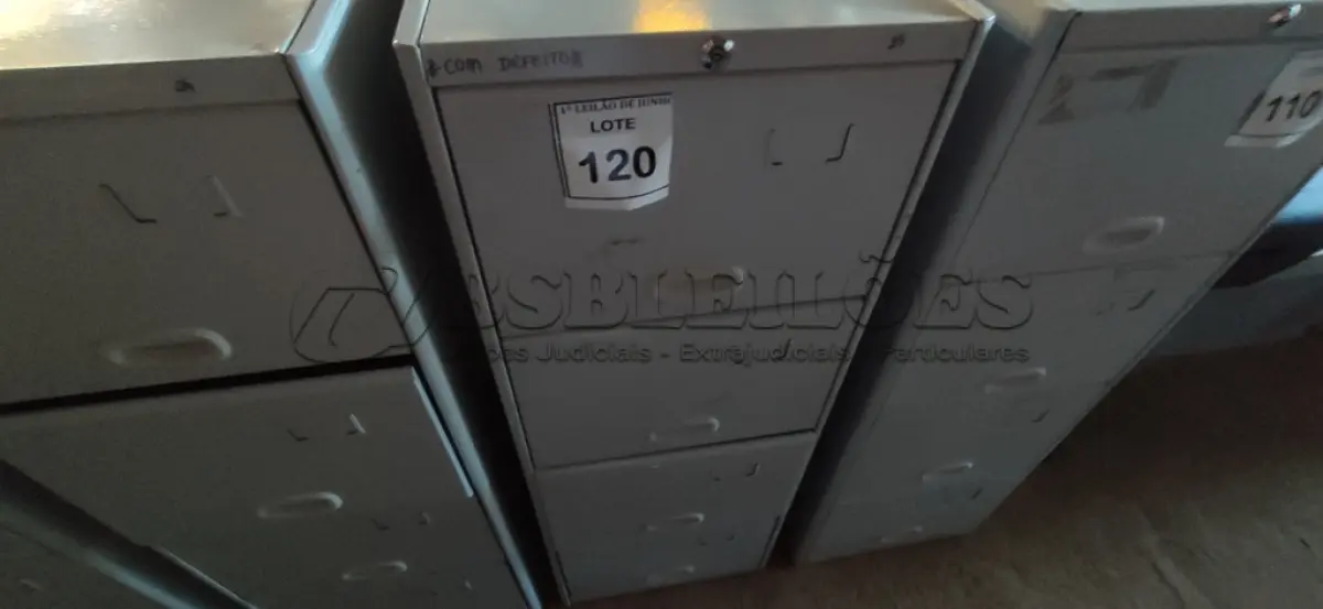 LOTE 120 - 01 ARQUIVO DE AÇO 04 GAVETAS. (NO ESTADO) ATENÇÃO! FAZER A VISITAÇÃO ANTES DE ARREMATAR, NÃO SABEMOS SE FUNCIONA, LEILÃO NÃO TEM GARANTIA E NEM DEVOLUÇÃO, SUJEITO A POSSÍVEIS AVARIAS VISÍVEIS/OCULTAS E/OU AUSÊNCIA DE COMPONENTES.