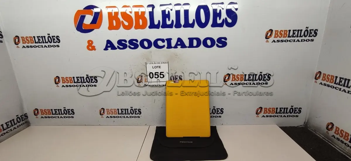 LOTE 055 - 01 TABLET SEM FONTE COM CASE MARCA POSITIVO. (NO ESTADO) ATENÇÃO! FAZER A VISITAÇÃO ANTES DE ARREMATAR, NÃO SABEMOS SE FUNCIONA, LEILÃO NÃO TEM GARANTIA E NEM DEVOLUÇÃO, SUJEITO A POSSÍVEIS AVARIAS VISÍVEIS/OCULTAS E/OU AUSÊNCIA DE COMPONENTES.