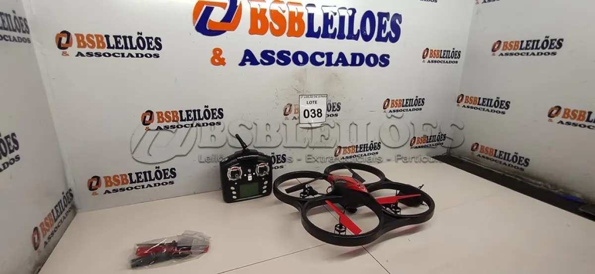 LOTE 038 - 01 DRONE 360 COM CONTROLE. (NO ESTADO) ATENÇÃO! FAZER A VISITAÇÃO ANTES DE ARREMATAR, NÃO SABEMOS SE FUNCIONA, LEILÃO NÃO TEM GARANTIA E NEM DEVOLUÇÃO, SUJEITO A POSSÍVEIS AVARIAS VISÍVEIS/OCULTAS E/OU AUSÊNCIA DE COMPONENTES.