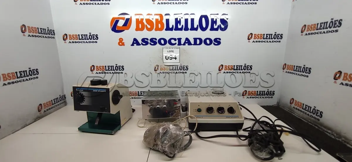 LOTE 094 - 03 EQUIPAMENTOS ODONTOLÓGICOS. (NO ESTADO) ATENÇÃO! FAZER A VISITAÇÃO ANTES DE ARREMATAR, NÃO SABEMOS SE FUNCIONA, LEILÃO NÃO TEM GARANTIA E NEM DEVOLUÇÃO, SUJEITO A POSSÍVEIS AVARIAS VISÍVEIS/OCULTAS E/OU AUSÊNCIA DE COMPONENTES.