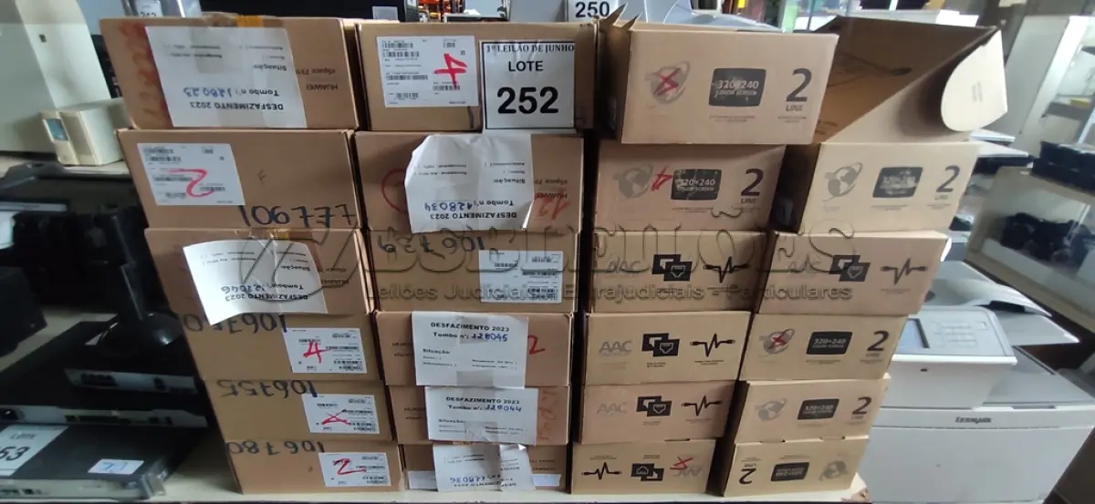 LOTE 252 - 23 APARELHOS TELEFÔNICOS MARCA ERICSSON. (NO ESTADO) ATENÇÃO! FAZER A VISITAÇÃO ANTES DE ARREMATAR, NÃO SABEMOS SE FUNCIONA, LEILÃO NÃO TEM GARANTIA E NEM DEVOLUÇÃO, SUJEITO A POSSÍVEIS AVARIAS VISÍVEIS/OCULTAS E/OU AUSÊNCIA DE COMPONENTES.