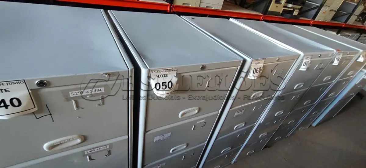 LOTE 050 - 01 ARQUIVO DE AÇO 04 GAVETAS. (NO ESTADO) ATENÇÃO! FAZER A VISITAÇÃO ANTES DE ARREMATAR, NÃO SABEMOS SE FUNCIONA, LEILÃO NÃO TEM GARANTIA E NEM DEVOLUÇÃO, SUJEITO A POSSÍVEIS AVARIAS VISÍVEIS/OCULTAS E/OU AUSÊNCIA DE COMPONENTES.