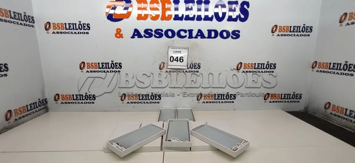 LOTE 046 - 05 BATERIAS METÁLICAS. (NO ESTADO) ATENÇÃO! FAZER A VISITAÇÃO ANTES DE ARREMATAR, NÃO SABEMOS SE FUNCIONA, LEILÃO NÃO TEM GARANTIA E NEM DEVOLUÇÃO, SUJEITO A POSSÍVEIS AVARIAS VISÍVEIS/OCULTAS E/OU AUSÊNCIA DE COMPONENTES.