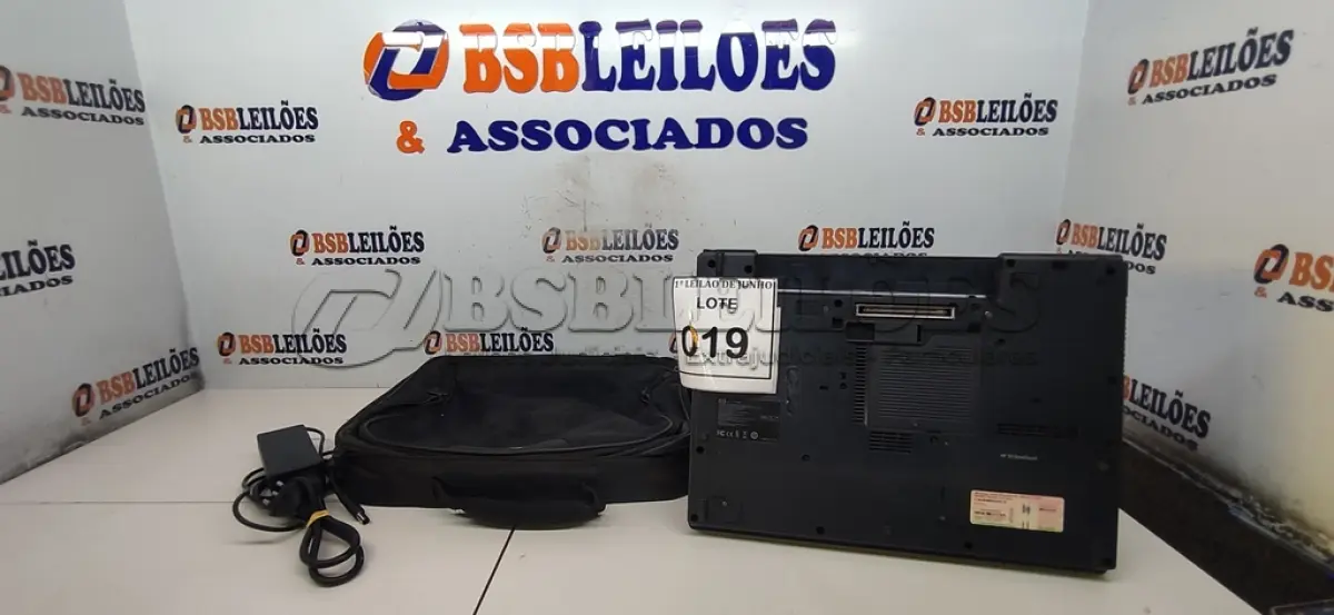 LOTE 019 - 01 NOTEBOOK COMPAQ 6710B MARCA HP COM FONTE SEM BATERIA COM CASE. (NO ESTADO) ATENÇÃO! FAZER A VISITAÇÃO ANTES DE ARREMATAR, NÃO SABEMOS SE FUNCIONA, LEILÃO NÃO TEM GARANTIA E NEM DEVOLUÇÃO, SUJEITO A POSSÍVEIS AVARIAS VISÍVEIS/OCULTAS E/OU AUSÊNCIA DE COMPONENTES.