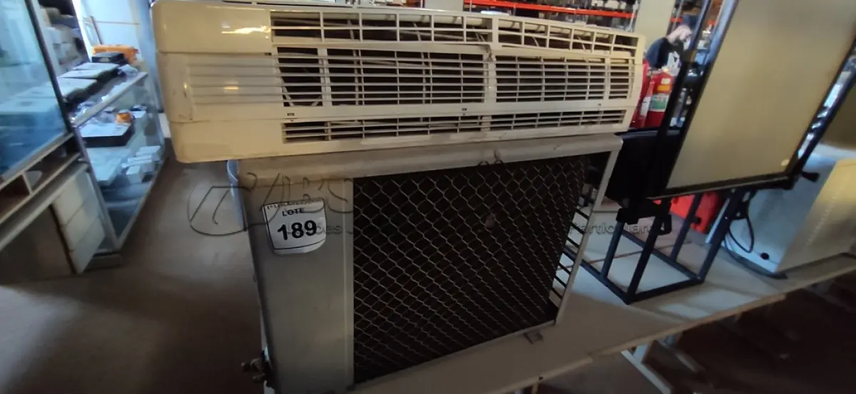 LOTE 189 - 01 AR CONDICIONADO MODELO SPRINGER MARCA CARRIER. (NO ESTADO) ATENÇÃO! FAZER A VISITAÇÃO ANTES DE ARREMATAR, NÃO SABEMOS SE FUNCIONA, LEILÃO NÃO TEM GARANTIA E NEM DEVOLUÇÃO, SUJEITO A POSSÍVEIS AVARIAS VISÍVEIS/OCULTAS E/OU AUSÊNCIA DE COMPONENTES.