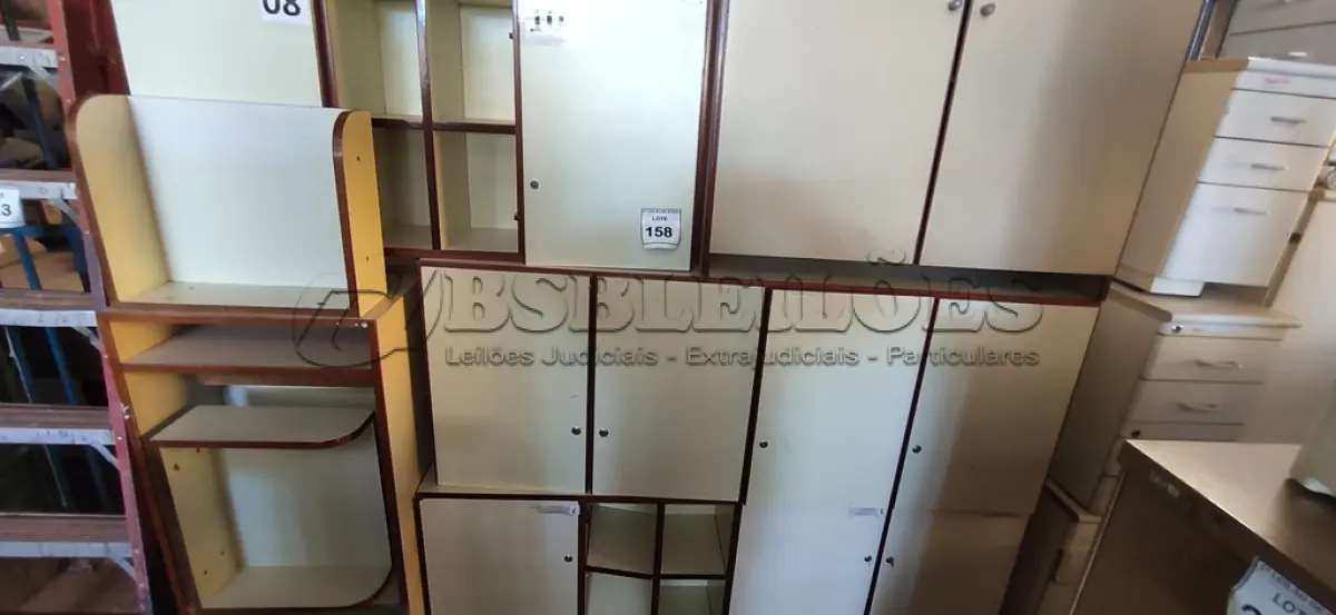 LOTE 158 - 05 ARMÁRIOS DE ESCRITÓRIO E 02 PRATELEIRAS. (NO ESTADO) ATENÇÃO! FAZER A VISITAÇÃO ANTES DE ARREMATAR, NÃO SABEMOS SE FUNCIONA, LEILÃO NÃO TEM GARANTIA E NEM DEVOLUÇÃO, SUJEITO A POSSÍVEIS AVARIAS VISÍVEIS/OCULTAS E/OU AUSÊNCIA DE COMPONENTES.