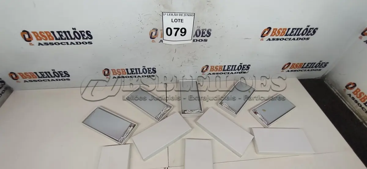 LOTE 079 - 05 BATERIAS METÁLICAS. (NO ESTADO) ATENÇÃO! FAZER A VISITAÇÃO ANTES DE ARREMATAR, NÃO SABEMOS SE FUNCIONA, LEILÃO NÃO TEM GARANTIA E NEM DEVOLUÇÃO, SUJEITO A POSSÍVEIS AVARIAS VISÍVEIS/OCULTAS E/OU AUSÊNCIA DE COMPONENTES.