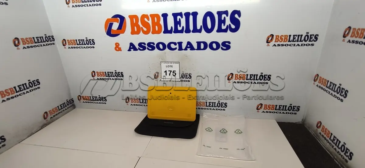 LOTE 175 - 01 TABLET SEM FONTE COM CASE MARCA POSITIVO. (NO ESTADO) ATENÇÃO! FAZER A VISITAÇÃO ANTES DE ARREMATAR, NÃO SABEMOS SE FUNCIONA, LEILÃO NÃO TEM GARANTIA E NEM DEVOLUÇÃO, SUJEITO A POSSÍVEIS AVARIAS VISÍVEIS/OCULTAS E/OU AUSÊNCIA DE COMPONENTES.