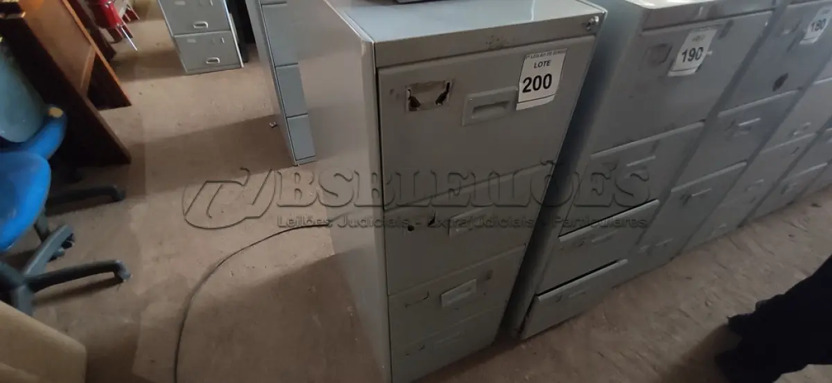 LOTE 200 - 01 ARQUIVO DE AÇO 04 GAVETAS. (NO ESTADO) ATENÇÃO! FAZER A VISITAÇÃO ANTES DE ARREMATAR, NÃO SABEMOS SE FUNCIONA, LEILÃO NÃO TEM GARANTIA E NEM DEVOLUÇÃO, SUJEITO A POSSÍVEIS AVARIAS VISÍVEIS/OCULTAS E/OU AUSÊNCIA DE COMPONENTES.