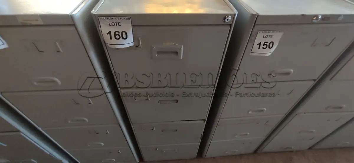 LOTE 160 - 01 ARQUIVO DE AÇO 04 GAVETAS. (NO ESTADO) ATENÇÃO! FAZER A VISITAÇÃO ANTES DE ARREMATAR, NÃO SABEMOS SE FUNCIONA, LEILÃO NÃO TEM GARANTIA E NEM DEVOLUÇÃO, SUJEITO A POSSÍVEIS AVARIAS VISÍVEIS/OCULTAS E/OU AUSÊNCIA DE COMPONENTES.