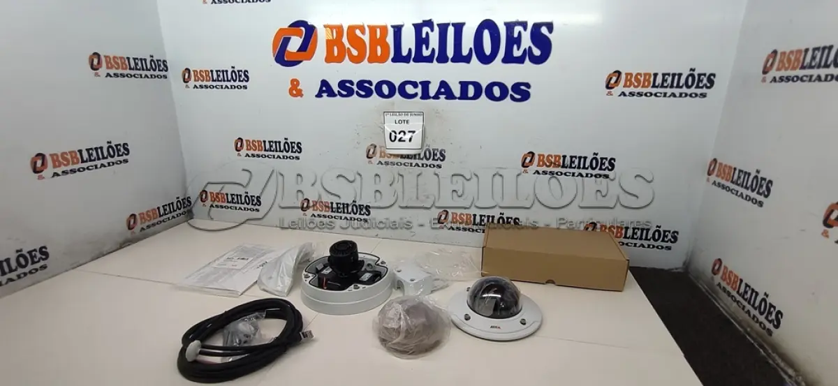LOTE 027 - 01 CÂMERA DE SEGURANÇA DOME AXIS P3343-VE 12MM. (NO ESTADO) ATENÇÃO! FAZER A VISITAÇÃO ANTES DE ARREMATAR, NÃO SABEMOS SE FUNCIONA, LEILÃO NÃO TEM GARANTIA E NEM DEVOLUÇÃO, SUJEITO A POSSÍVEIS AVARIAS VISÍVEIS/OCULTAS E/OU AUSÊNCIA DE COMPONENTES.