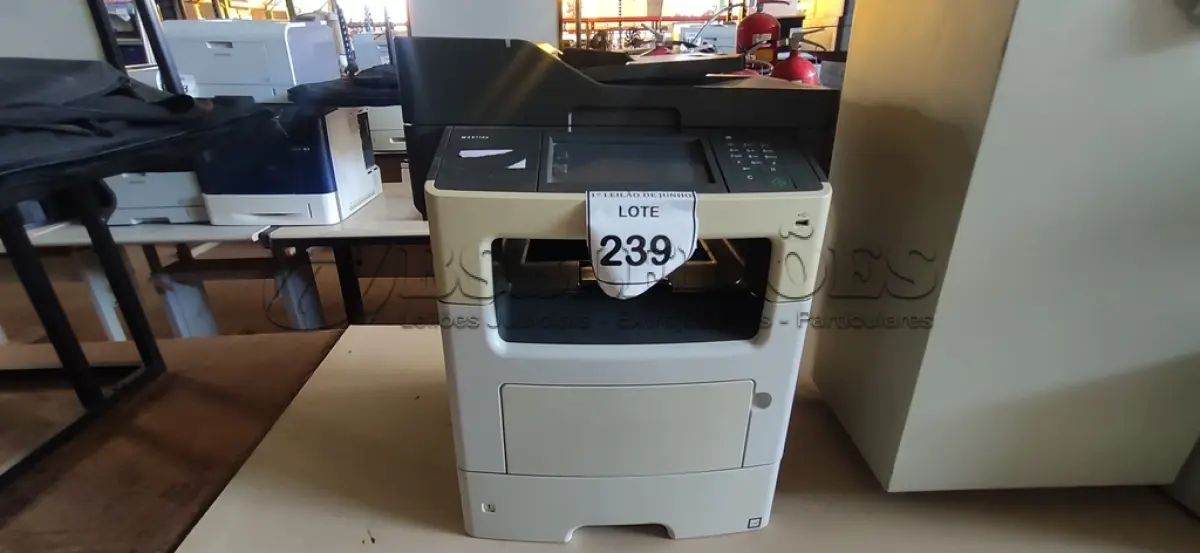 LOTE 239 - 01 IMPRESSORA MX611DE MARCA LEXMARK. (NO ESTADO) ATENÇÃO! FAZER A VISITAÇÃO ANTES DE ARREMATAR, NÃO SABEMOS SE FUNCIONA, LEILÃO NÃO TEM GARANTIA E NEM DEVOLUÇÃO, SUJEITO A POSSÍVEIS AVARIAS VISÍVEIS/OCULTAS E/OU AUSÊNCIA DE COMPONENTES.