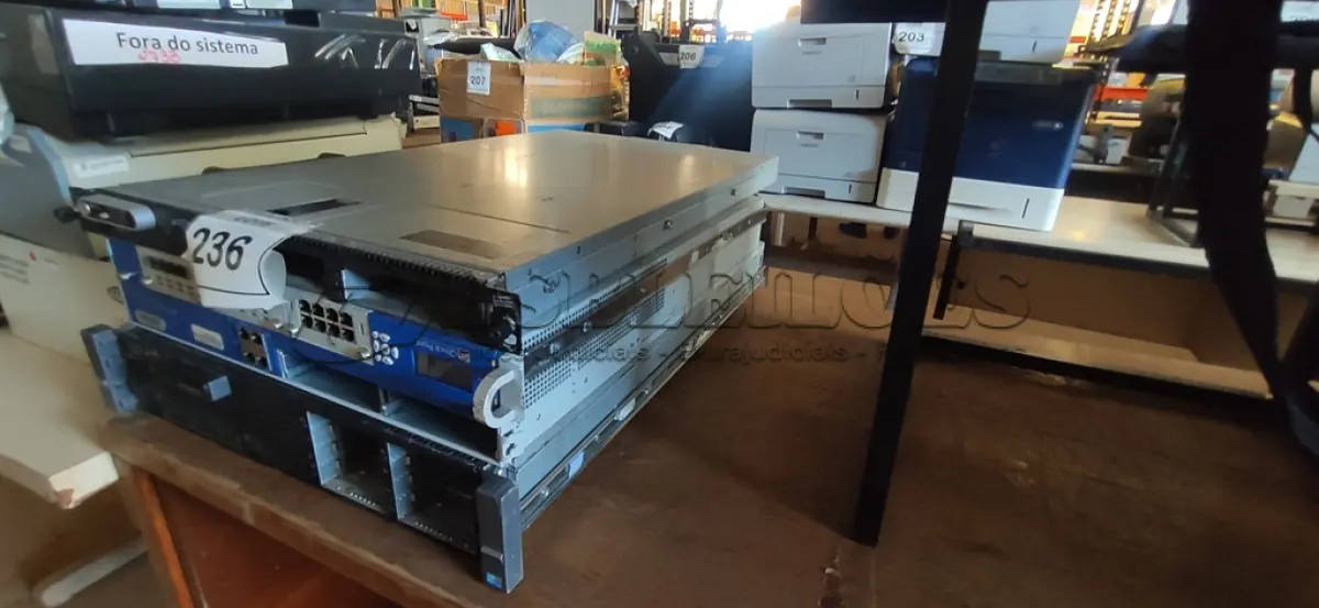 LOTE 236 - 02 GABINETES DE SERVIDOR. (NO ESTADO) ATENÇÃO! FAZER A VISITAÇÃO ANTES DE ARREMATAR, NÃO SABEMOS SE FUNCIONA, LEILÃO NÃO TEM GARANTIA E NEM DEVOLUÇÃO, SUJEITO A POSSÍVEIS AVARIAS VISÍVEIS/OCULTAS E/OU AUSÊNCIA DE COMPONENTES.
