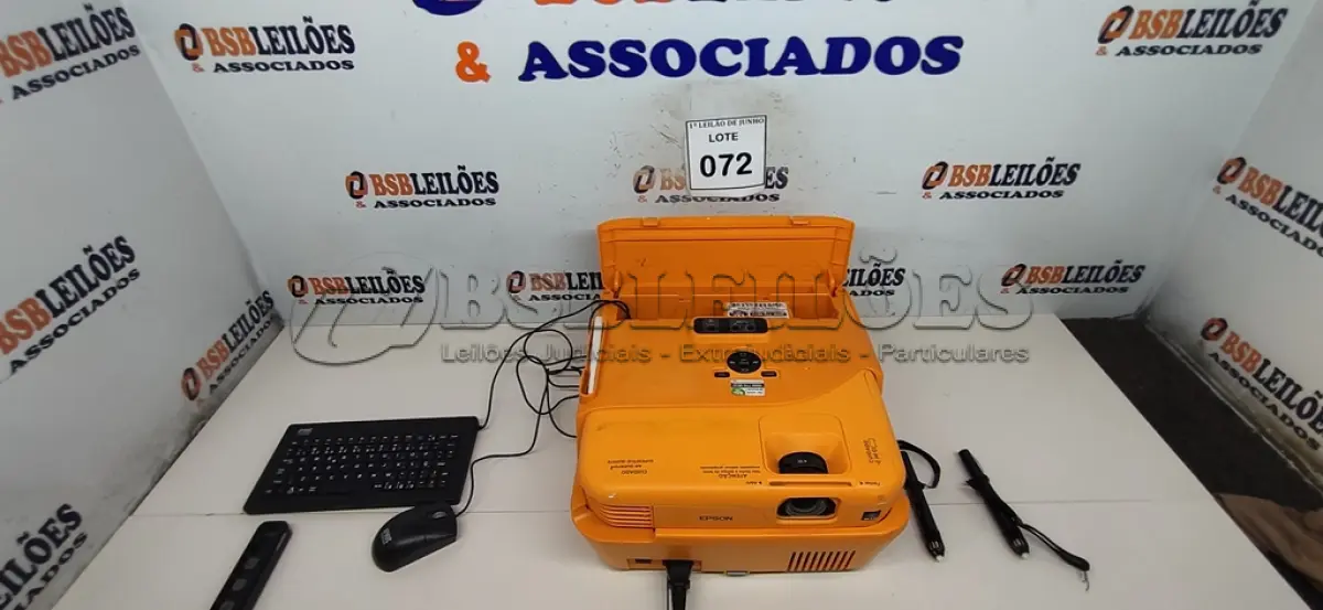 LOTE 072 - 01 COMPUTADOR INTERATIVO MODELO PC-3500I BIVOLT MARCA URMET DARUMA. (NO ESTADO) ATENÇÃO! FAZER A VISITAÇÃO ANTES DE ARREMATAR, NÃO SABEMOS SE FUNCIONA, LEILÃO NÃO TEM GARANTIA E NEM DEVOLUÇÃO, SUJEITO A POSSÍVEIS AVARIAS VISÍVEIS/OCULTAS E/OU AUSÊNCIA DE COMPONENTES.
