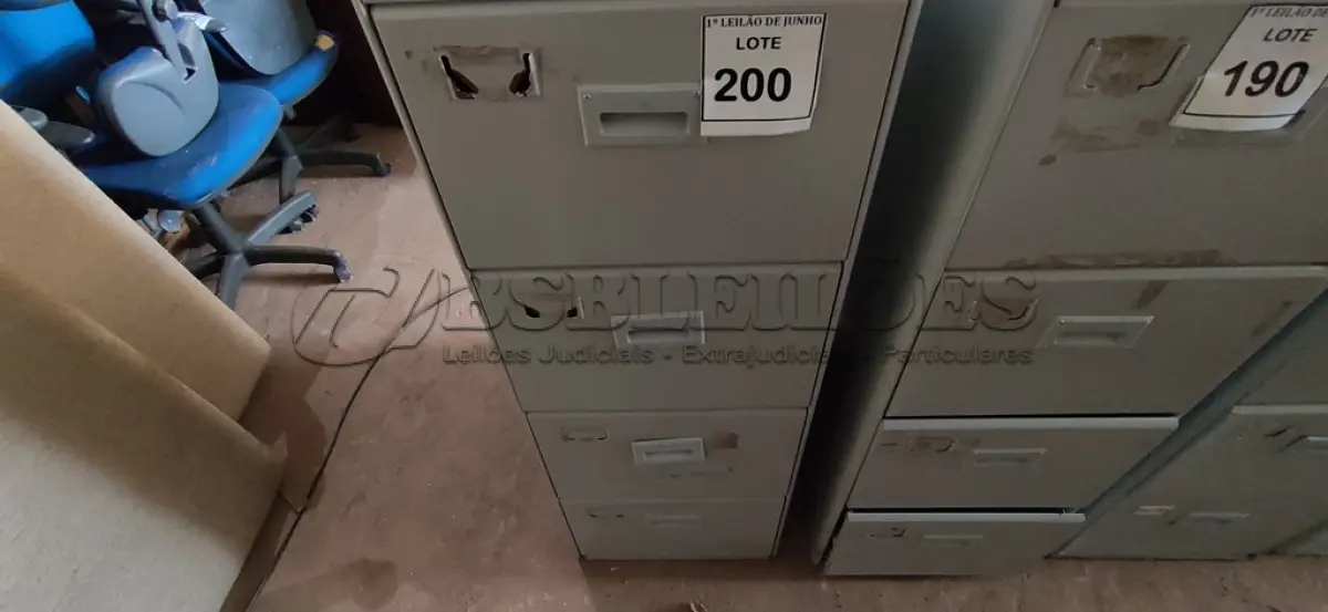 LOTE 200 - 01 ARQUIVO DE AÇO 04 GAVETAS. (NO ESTADO) ATENÇÃO! FAZER A VISITAÇÃO ANTES DE ARREMATAR, NÃO SABEMOS SE FUNCIONA, LEILÃO NÃO TEM GARANTIA E NEM DEVOLUÇÃO, SUJEITO A POSSÍVEIS AVARIAS VISÍVEIS/OCULTAS E/OU AUSÊNCIA DE COMPONENTES.