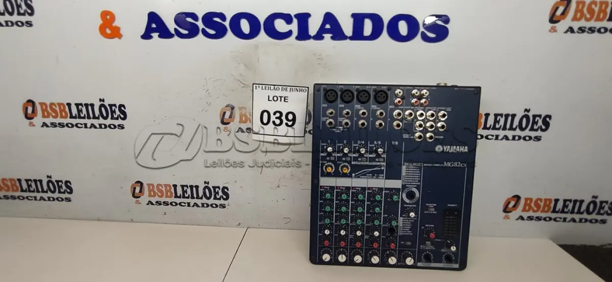 LOTE 039 - 01 MESA DE SOM COMPACTA YAMAHA MG82CX. (NO ESTADO) ATENÇÃO! FAZER A VISITAÇÃO ANTES DE ARREMATAR, NÃO SABEMOS SE FUNCIONA, LEILÃO NÃO TEM GARANTIA E NEM DEVOLUÇÃO, SUJEITO A POSSÍVEIS AVARIAS VISÍVEIS/OCULTAS E/OU AUSÊNCIA DE COMPONENTES.