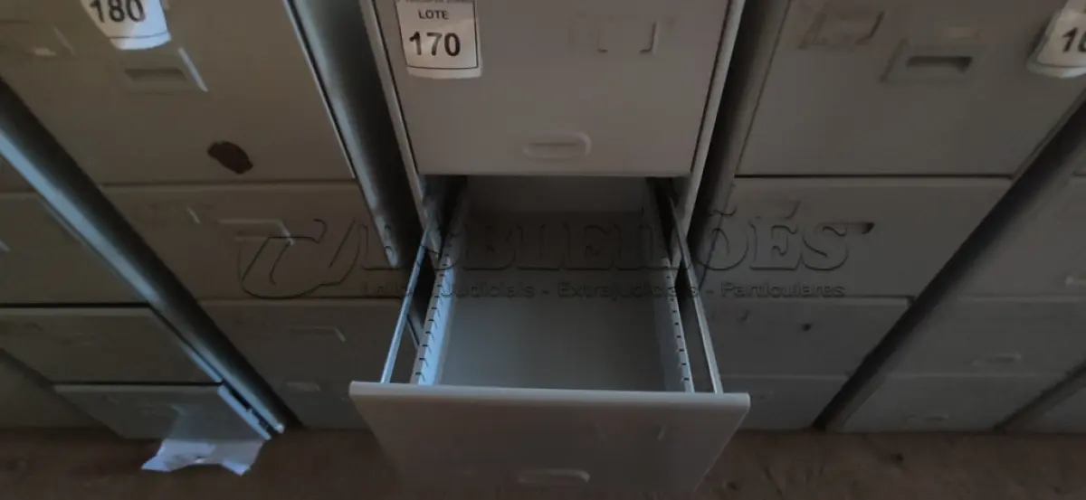 LOTE 170 - 01 ARQUIVO DE AÇO 04 GAVETAS. (NO ESTADO) ATENÇÃO! FAZER A VISITAÇÃO ANTES DE ARREMATAR, NÃO SABEMOS SE FUNCIONA, LEILÃO NÃO TEM GARANTIA E NEM DEVOLUÇÃO, SUJEITO A POSSÍVEIS AVARIAS VISÍVEIS/OCULTAS E/OU AUSÊNCIA DE COMPONENTES.