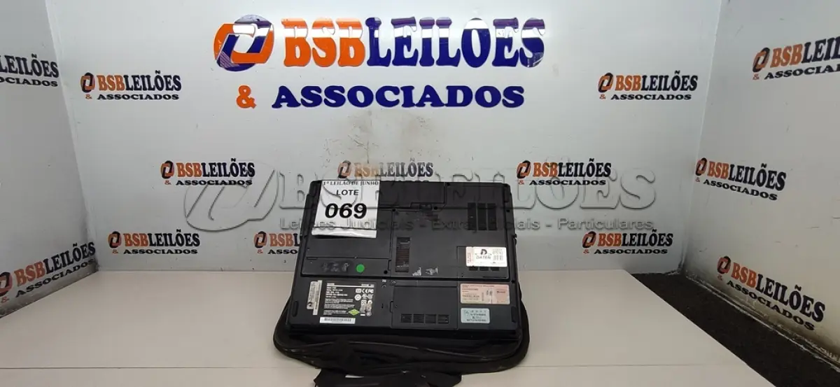 LOTE 069 - 01 NOTEBOOK MODELO FT02 19V MARCA DATEN SEM CARREGADOR COM CASE. (NO ESTADO) ATENÇÃO! FAZER A VISITAÇÃO ANTES DE ARREMATAR, NÃO SABEMOS SE FUNCIONA, LEILÃO NÃO TEM GARANTIA E NEM DEVOLUÇÃO, SUJEITO A POSSÍVEIS AVARIAS VISÍVEIS/OCULTAS E/OU AUSÊNCIA DE COMPONENTES.
