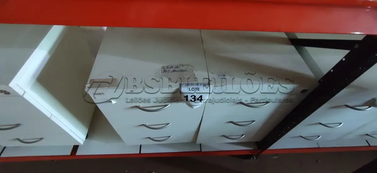 LOTE 134 - 02 GAVETEIROS DE ESCRITÓRIO. (NO ESTADO) ATENÇÃO! FAZER A VISITAÇÃO ANTES DE ARREMATAR, NÃO SABEMOS SE FUNCIONA, LEILÃO NÃO TEM GARANTIA E NEM DEVOLUÇÃO, SUJEITO A POSSÍVEIS AVARIAS VISÍVEIS/OCULTAS E/OU AUSÊNCIA DE COMPONENTES.