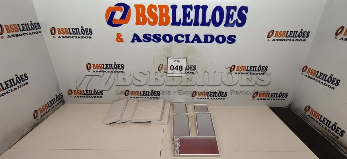 LOTE 048 - 05 BATERIAS METÁLICAS. (NO ESTADO) ATENÇÃO! FAZER A VISITAÇÃO ANTES DE ARREMATAR, NÃO SABEMOS SE FUNCIONA, LEILÃO NÃO TEM GARANTIA E NEM DEVOLUÇÃO, SUJEITO A POSSÍVEIS AVARIAS VISÍVEIS/OCULTAS E/OU AUSÊNCIA DE COMPONENTES.