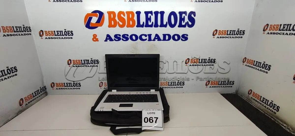 LOTE 067 - 01 NOTEBOOK MODELO FT00 19V MARCA DATEN SEM CARREGADOR COM CASE. (NO ESTADO) ATENÇÃO! FAZER A VISITAÇÃO ANTES DE ARREMATAR, NÃO SABEMOS SE FUNCIONA, LEILÃO NÃO TEM GARANTIA E NEM DEVOLUÇÃO, SUJEITO A POSSÍVEIS AVARIAS VISÍVEIS/OCULTAS E/OU AUSÊNCIA DE COMPONENTES.