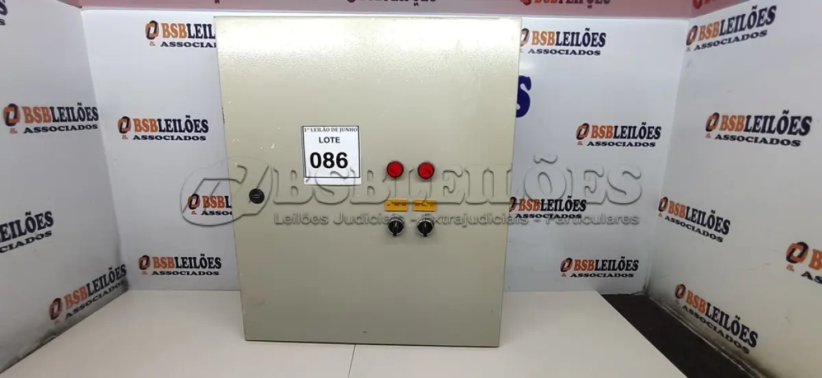 LOTE 086 - 01 QUADRO ELÉTRICO. (NO ESTADO) ATENÇÃO! FAZER A VISITAÇÃO O ANTES DE ARREMATAR, NÃO SABEMOS SE FUNCIONA, LEILÃO NÃO TEM GARANTIA E NEM DEVOLUÇÃO, SUJEITO A POSSÍVEIS AVARIAS VISÍVEIS/OCULTAS E/OU AUSÊNCIA DE COMPONENTES.