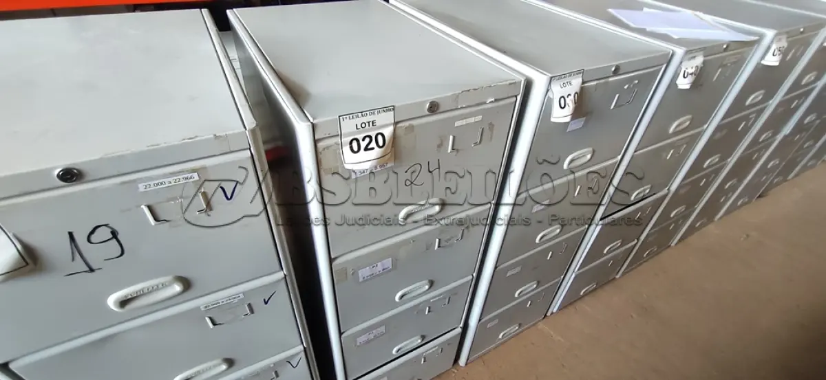 LOTE 020 - 01 ARQUIVO DE AÇO 04 GAVETAS. (NO ESTADO) ATENÇÃO! FAZER A VISITAÇÃO ANTES DE ARREMATAR, NÃO SABEMOS SE FUNCIONA, LEILÃO NÃO TEM GARANTIA E NEM DEVOLUÇÃO, SUJEITO A POSSÍVEIS AVARIAS VISÍVEIS/OCULTAS E/OU AUSÊNCIA DE COMPONENTES.