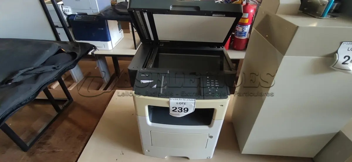 LOTE 239 - 01 IMPRESSORA MX611DE MARCA LEXMARK. (NO ESTADO) ATENÇÃO! FAZER A VISITAÇÃO ANTES DE ARREMATAR, NÃO SABEMOS SE FUNCIONA, LEILÃO NÃO TEM GARANTIA E NEM DEVOLUÇÃO, SUJEITO A POSSÍVEIS AVARIAS VISÍVEIS/OCULTAS E/OU AUSÊNCIA DE COMPONENTES.