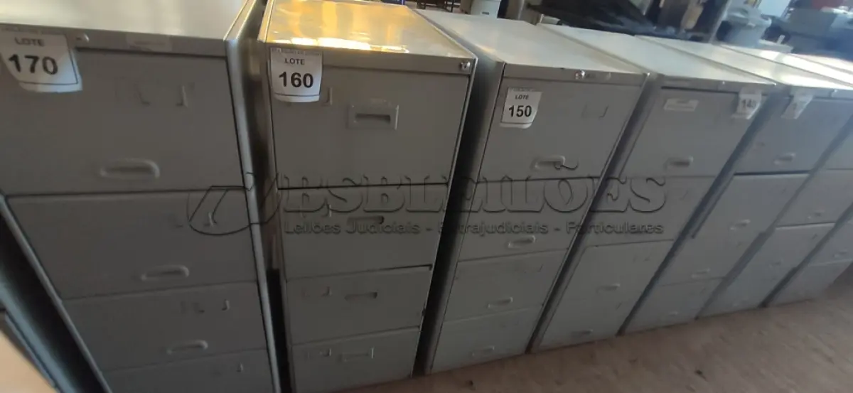 LOTE 160 - 01 ARQUIVO DE AÇO 04 GAVETAS. (NO ESTADO) ATENÇÃO! FAZER A VISITAÇÃO ANTES DE ARREMATAR, NÃO SABEMOS SE FUNCIONA, LEILÃO NÃO TEM GARANTIA E NEM DEVOLUÇÃO, SUJEITO A POSSÍVEIS AVARIAS VISÍVEIS/OCULTAS E/OU AUSÊNCIA DE COMPONENTES.
