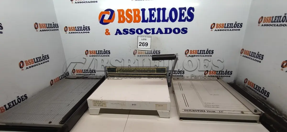 LOTE 269 - 02 CORTADORES DE PAPEL MANUAL 01 ENCADERNADORA. (NO ESTADO) ATENÇÃO! FAZER A VISITAÇÃO ANTES DE ARREMATAR, NÃO SABEMOS SE FUNCIONA, LEILÃO NÃO TEM GARANTIA E NEM DEVOLUÇÃO, SUJEITO A POSSÍVEIS AVARIAS VISÍVEIS/OCULTAS E/OU AUSÊNCIA DE COMPONENTES.